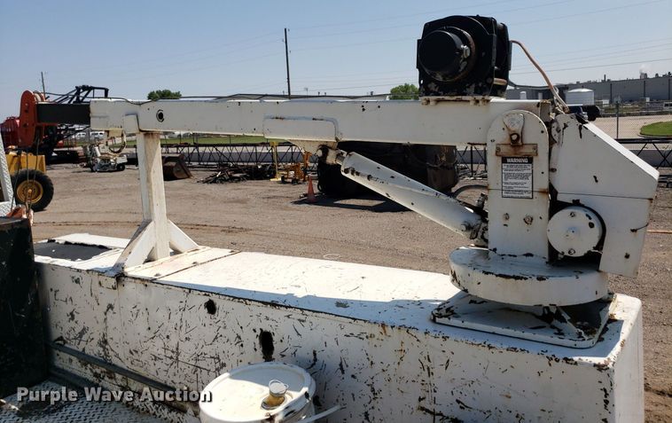 image for item DP8017 2000 International 4700  utility / service truck