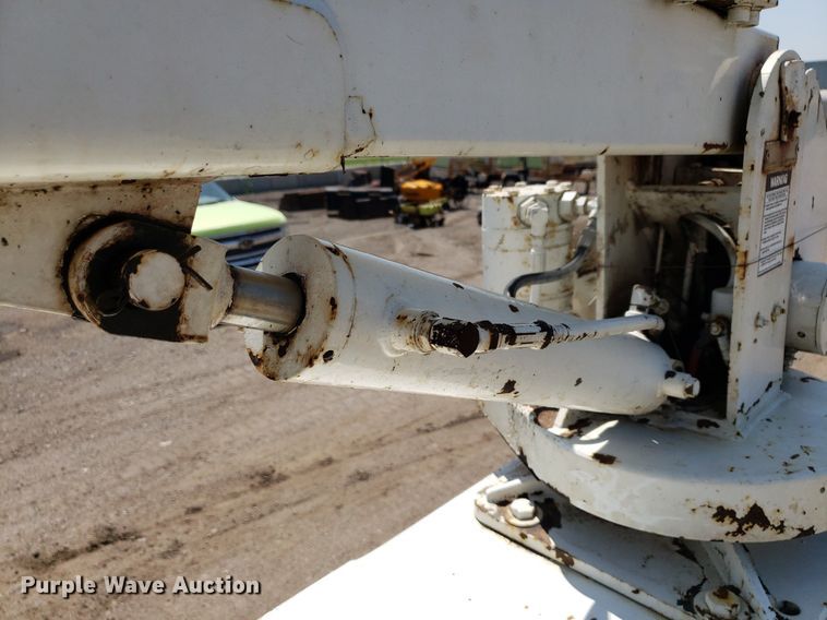 image for item DP8017 2000 International 4700  utility / service truck