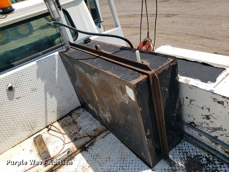 image for item DP8017 2000 International 4700  utility / service truck