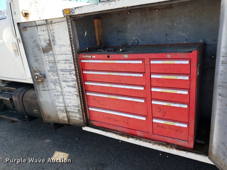 image for item DP8017 2000 International 4700  utility / service truck