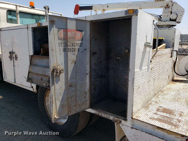 image for item DP8017 2000 International 4700  utility / service truck