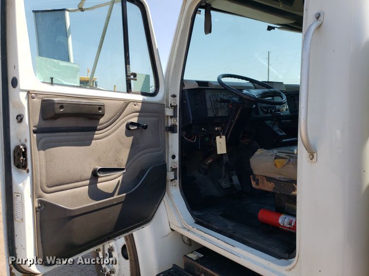 image for item DP8017 2000 International 4700  utility / service truck