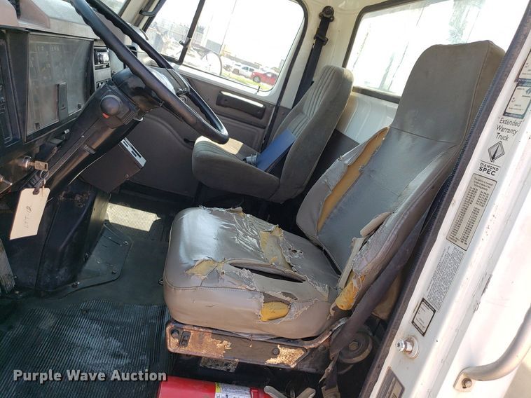 image for item DP8017 2000 International 4700  utility / service truck