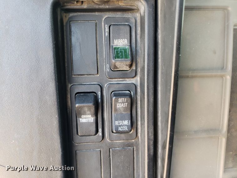 image for item DP8017 2000 International 4700  utility / service truck