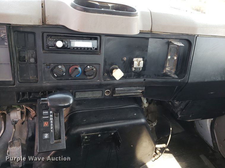 image for item DP8017 2000 International 4700  utility / service truck