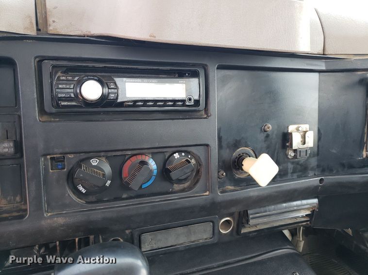 image for item DP8017 2000 International 4700  utility / service truck