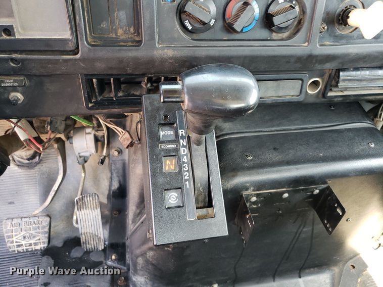 image for item DP8017 2000 International 4700  utility / service truck