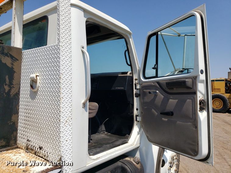 image for item DP8017 2000 International 4700  utility / service truck