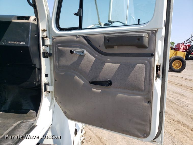 image for item DP8017 2000 International 4700  utility / service truck