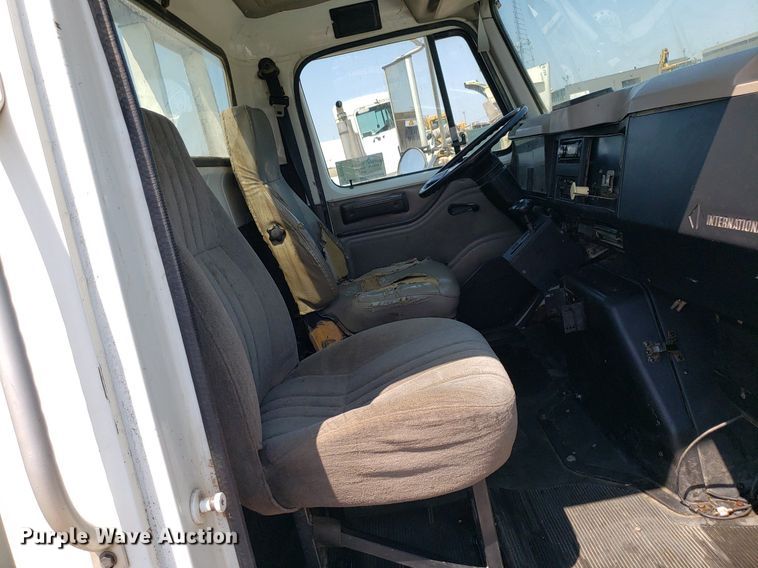 image for item DP8017 2000 International 4700  utility / service truck