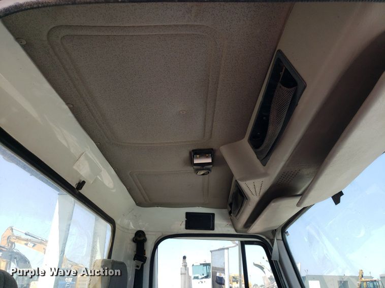 image for item DP8017 2000 International 4700  utility / service truck