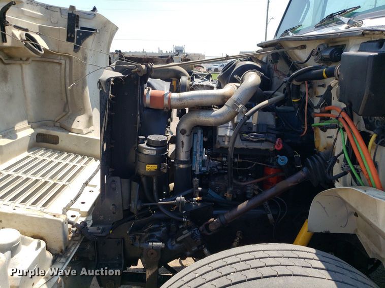 image for item DP8017 2000 International 4700  utility / service truck