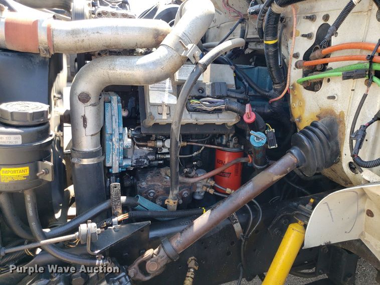 image for item DP8017 2000 International 4700  utility / service truck