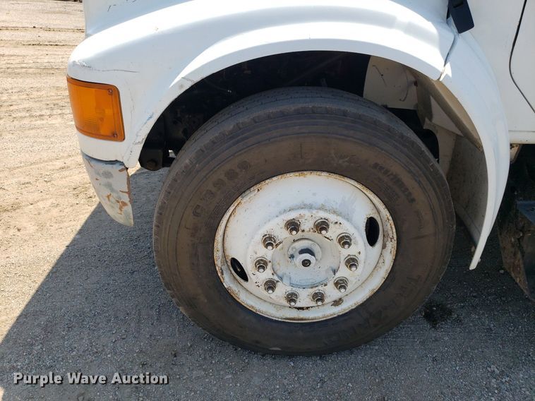 image for item DP8017 2000 International 4700  utility / service truck