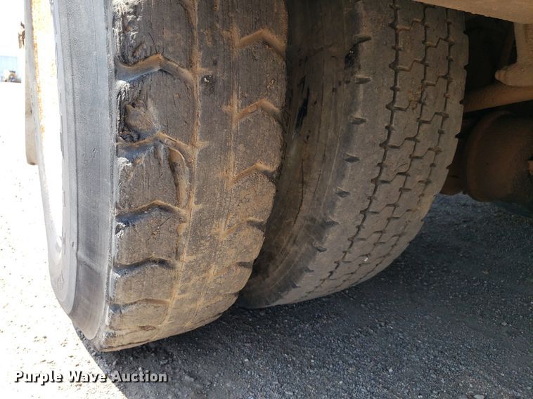 image for item DP8017 2000 International 4700  utility / service truck