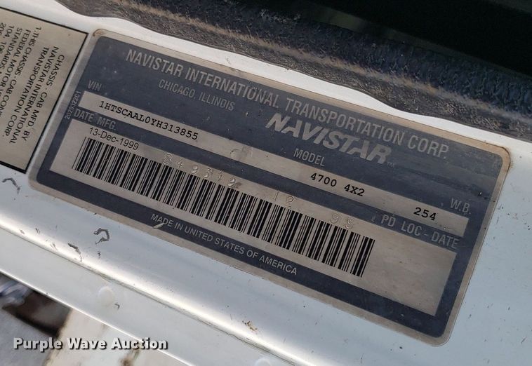 image for item DP8017 2000 International 4700  utility / service truck