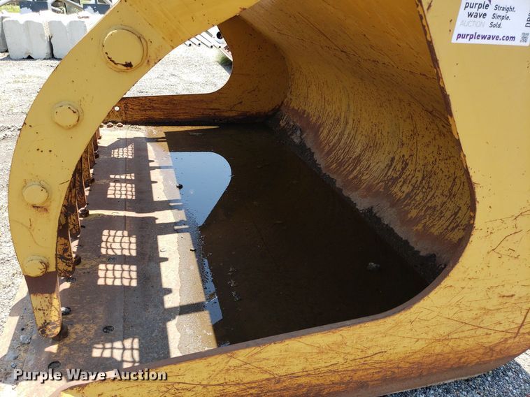 image for item DP8019 Caterpillar grapple bucket