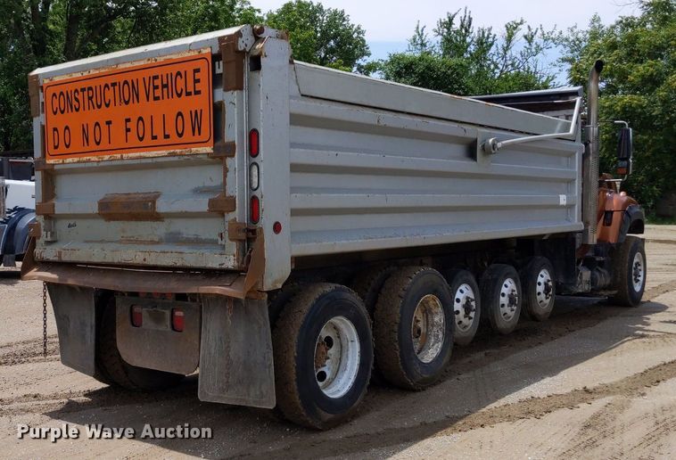 image for item DQ1753 2013 International WorkStar 7600  dump truck