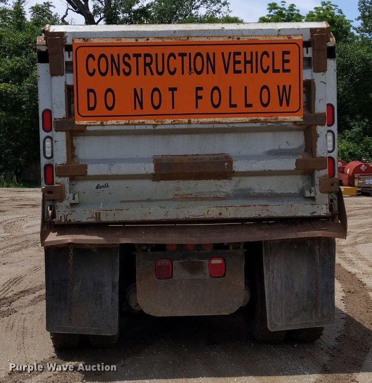 image for item DQ1753 2013 International WorkStar 7600  dump truck