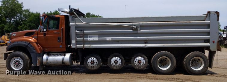 image for item DQ1753 2013 International WorkStar 7600  dump truck