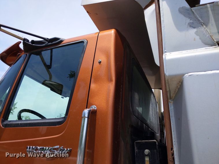 image for item DQ1753 2013 International WorkStar 7600  dump truck