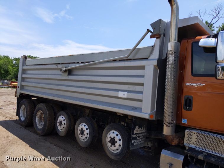 image for item DQ1753 2013 International WorkStar 7600  dump truck
