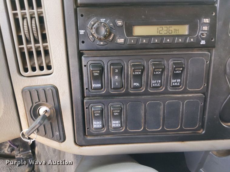 image for item DQ1753 2013 International WorkStar 7600  dump truck