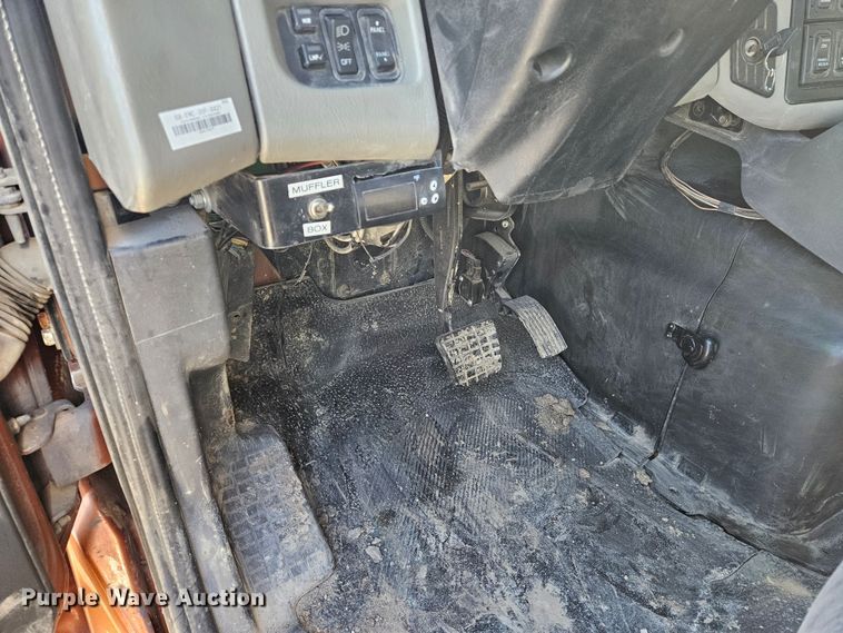 image for item DQ1754 2013 International WorkStar 7600  dump truck