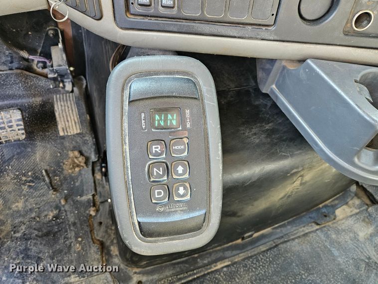 image for item DQ1754 2013 International WorkStar 7600  dump truck