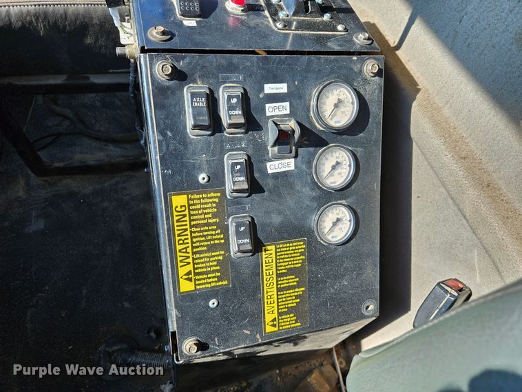 image for item DQ1754 2013 International WorkStar 7600  dump truck