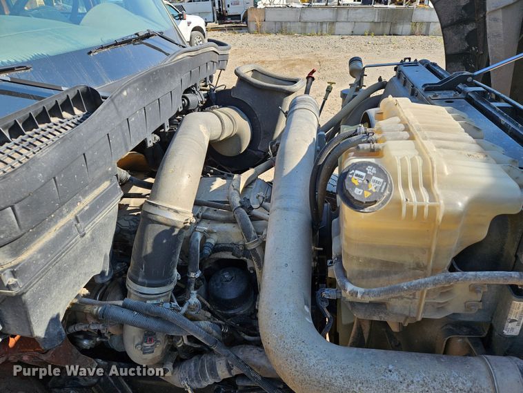 image for item DQ1754 2013 International WorkStar 7600  dump truck