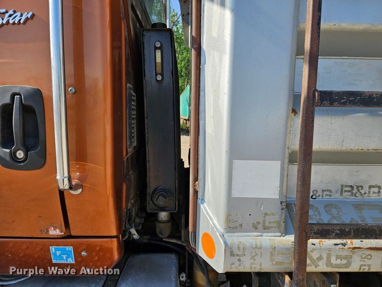 image for item DQ1754 2013 International WorkStar 7600  dump truck