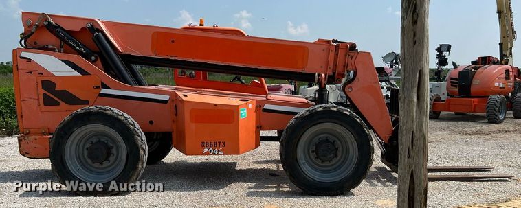 image for item DQ2073 2014 JLG Skytrack 8042  telehandler
