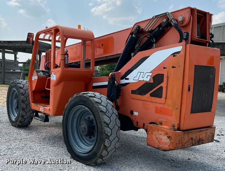 image for item DQ2073 2014 JLG Skytrack 8042  telehandler
