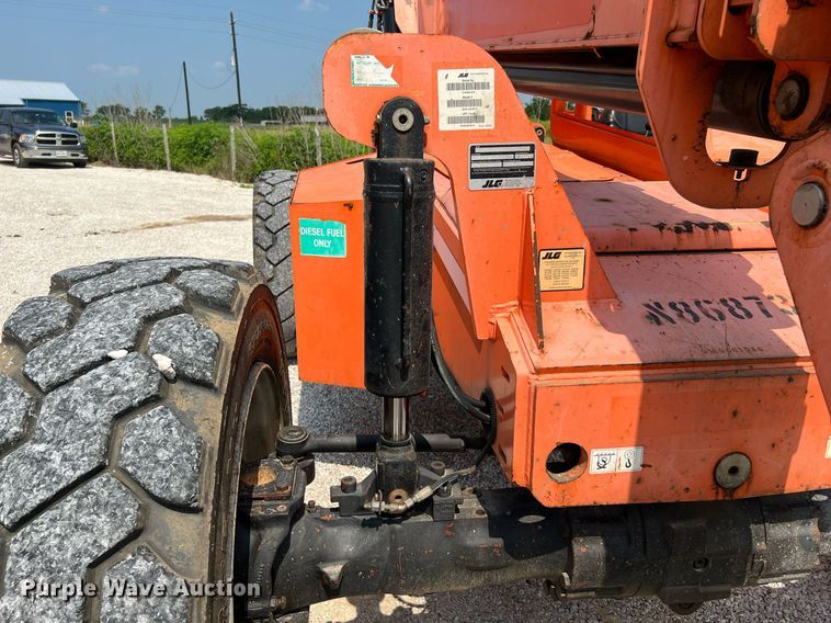 image for item DQ2073 2014 JLG Skytrack 8042  telehandler