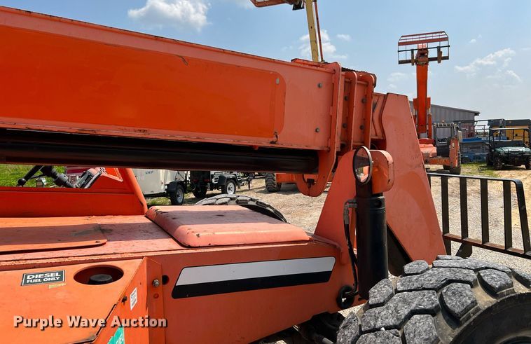 image for item DQ2073 2014 JLG Skytrack 8042  telehandler