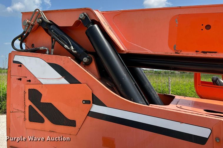 image for item DQ2073 2014 JLG Skytrack 8042  telehandler