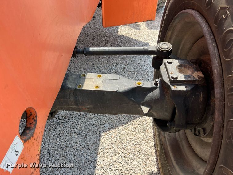 image for item DQ2073 2014 JLG Skytrack 8042  telehandler