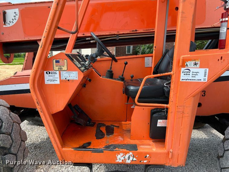 image for item DQ2073 2014 JLG Skytrack 8042  telehandler