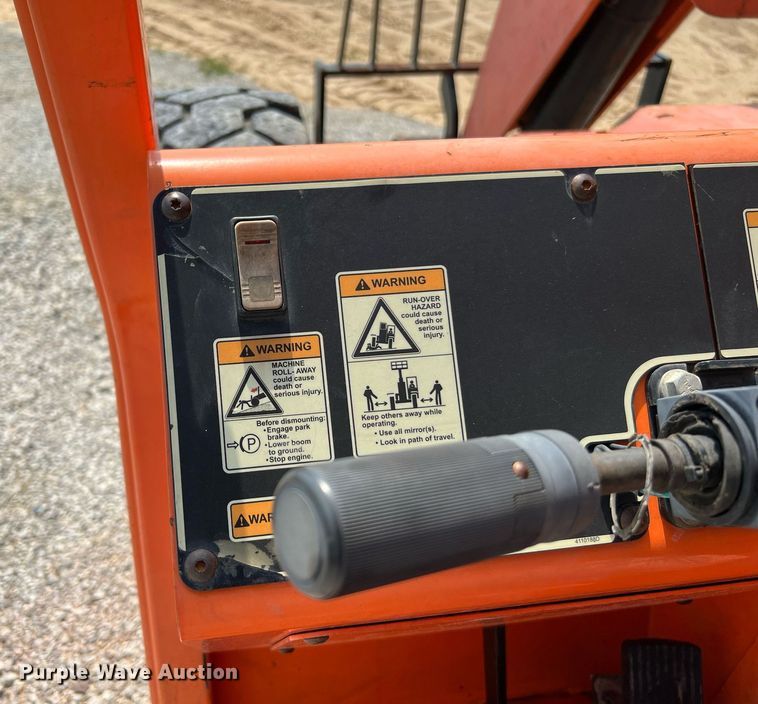 image for item DQ2073 2014 JLG Skytrack 8042  telehandler