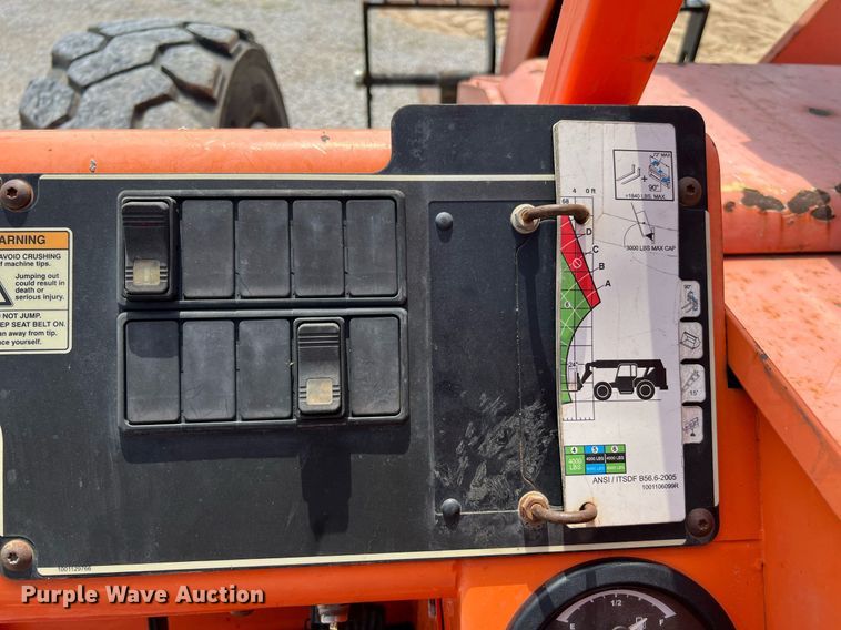 image for item DQ2073 2014 JLG Skytrack 8042  telehandler