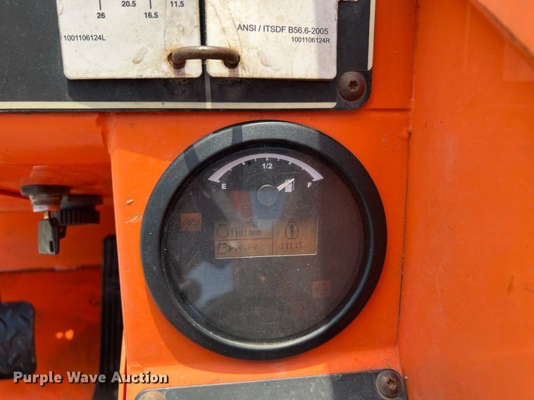 image for item DQ2073 2014 JLG Skytrack 8042  telehandler