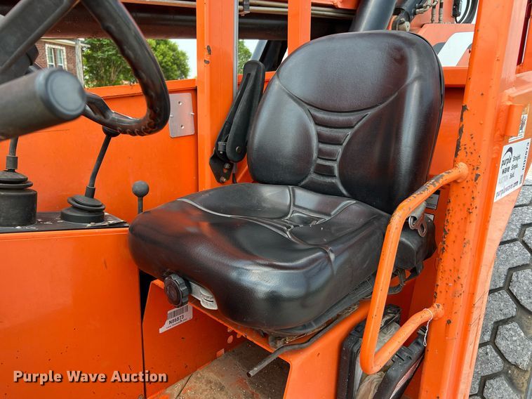 image for item DQ2073 2014 JLG Skytrack 8042  telehandler