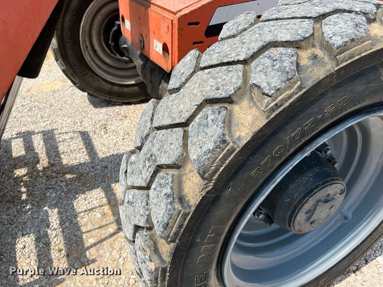 image for item DQ2073 2014 JLG Skytrack 8042  telehandler