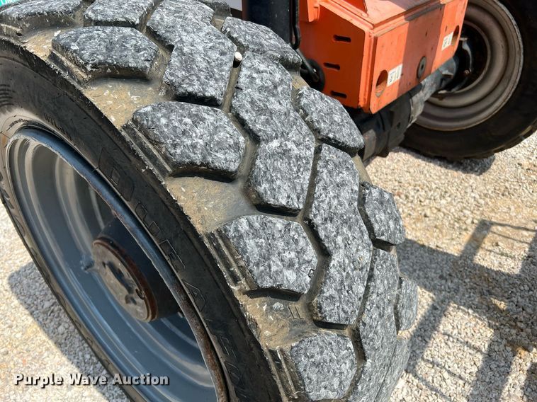 image for item DQ2073 2014 JLG Skytrack 8042  telehandler