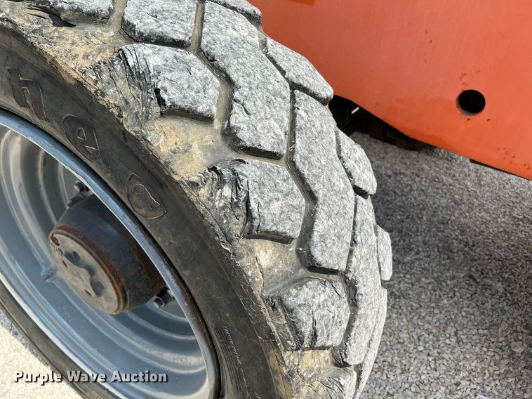 image for item DQ2073 2014 JLG Skytrack 8042  telehandler