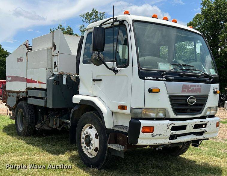 image for item DQ2078 2010 Elgin Eagle  street sweeper truck