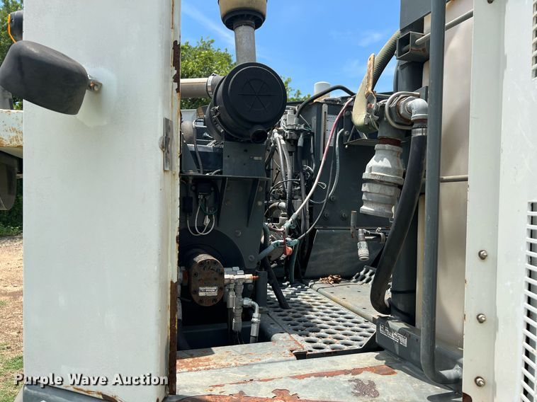 image for item DQ2078 2010 Elgin Eagle  street sweeper truck