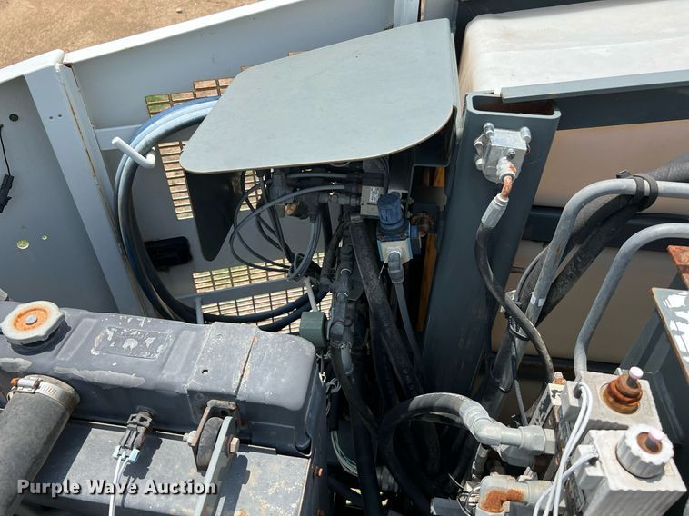 image for item DQ2078 2010 Elgin Eagle  street sweeper truck