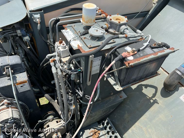 image for item DQ2078 2010 Elgin Eagle  street sweeper truck